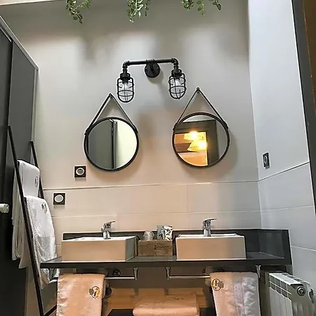 Hostel-albergue Monte Perdido אכסניה טורלה
