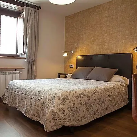 Hostel-albergue Monte Perdido אכסניה טורלה