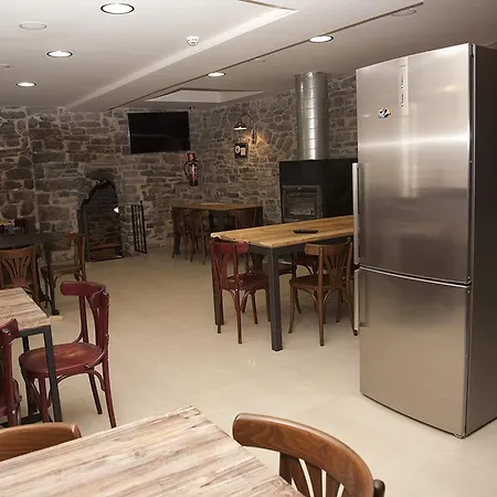 Hostel-albergue Monte Perdido * トルラ