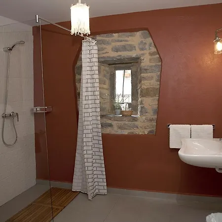 Hostel-albergue Monte Perdido *