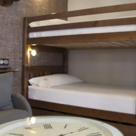 Hostel-albergue Monte Perdido * トルラ