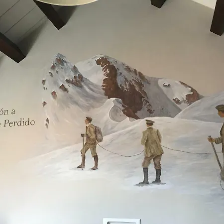 ホステル Hostel-albergue Monte Perdido トルラ